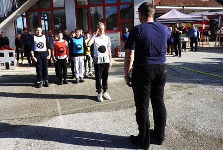 Mladinci so prikazali vajo razvrščanja